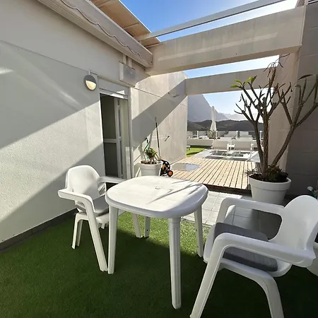 The New & Parking Apartment