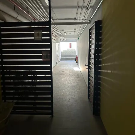 The New & Parking Apartman *