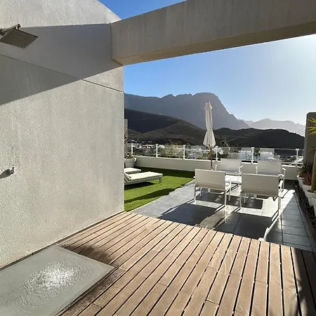 The New & Parking Apartman *